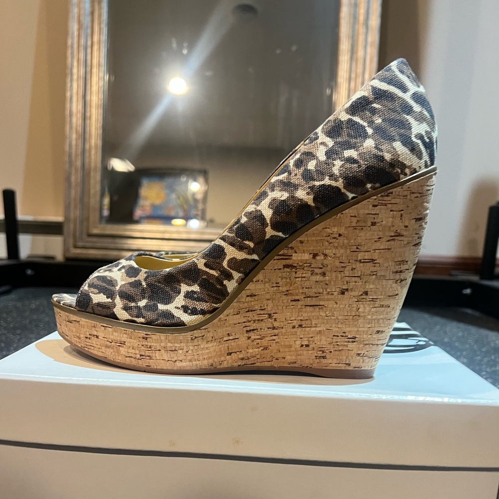 Nine West wedges 8.5 neutral animal print - Picture 2 of 5